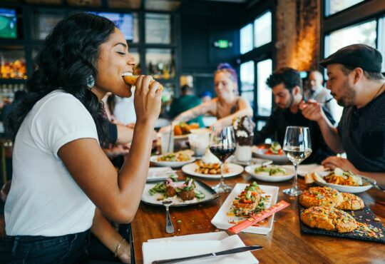 Macht spätes Essen wirklich dick? Neue Studie